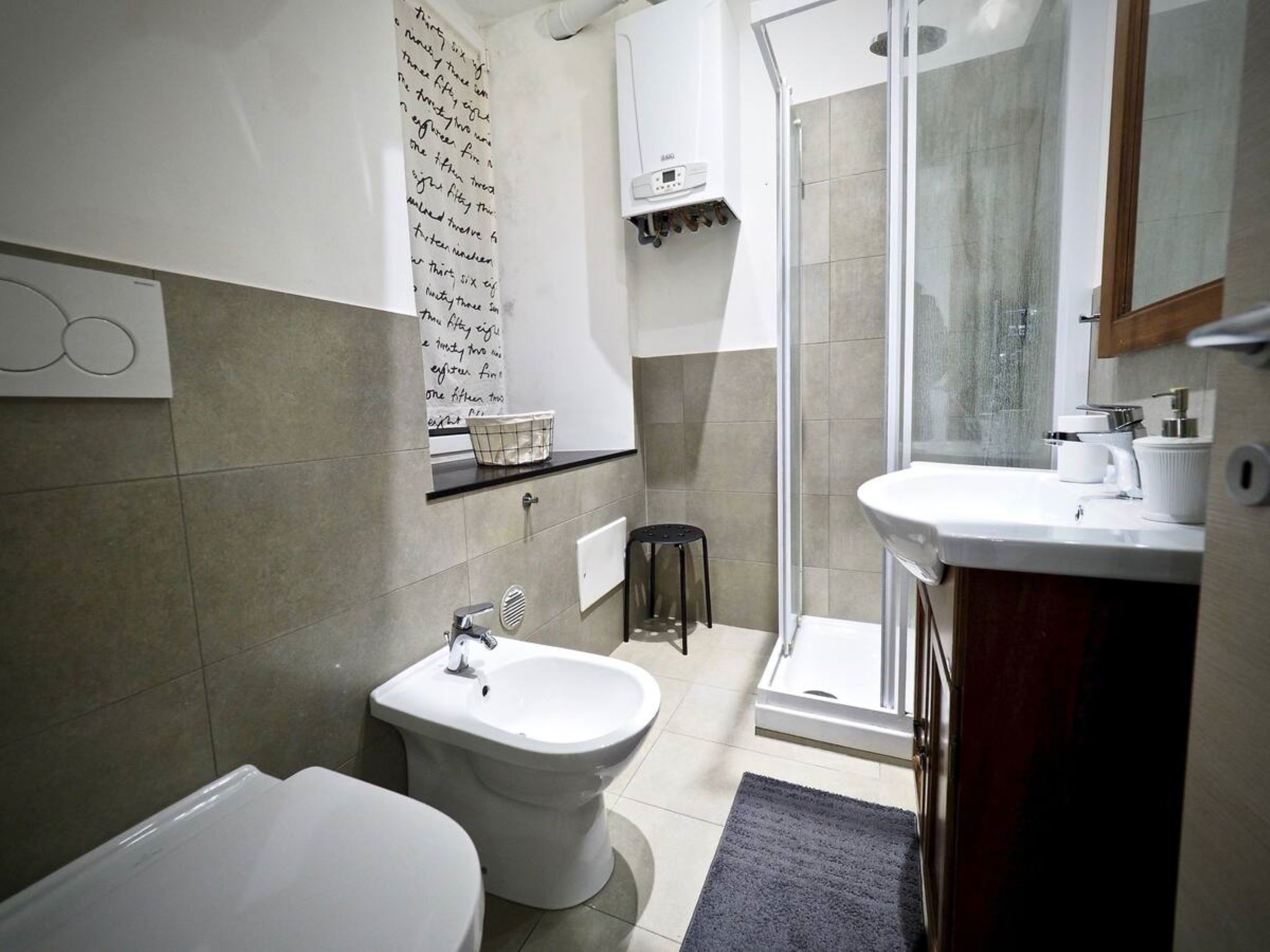 alloggio affitta camere soggiorno piazza dell'agnello casa genova gli appartamenti di ema bagno principale