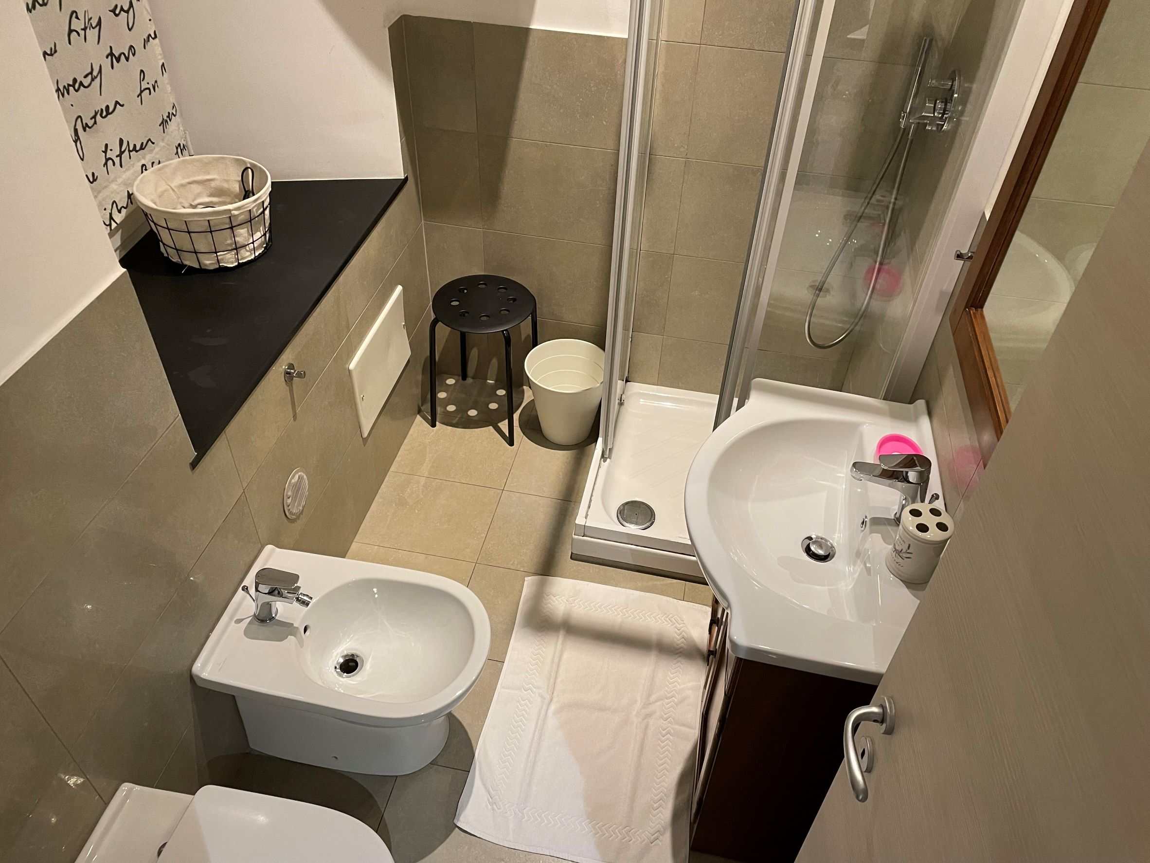 alloggio affitta camere soggiorno piazza dell'agnello casa genova gli appartamenti di ema bagno
